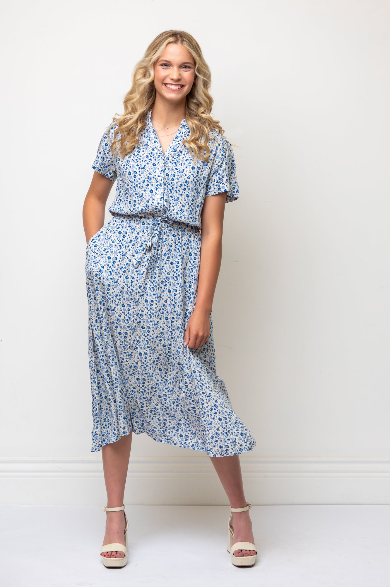 Short Sleeve Floral Midi Length Shirtdress Tie Waist- Blue/Ivory
