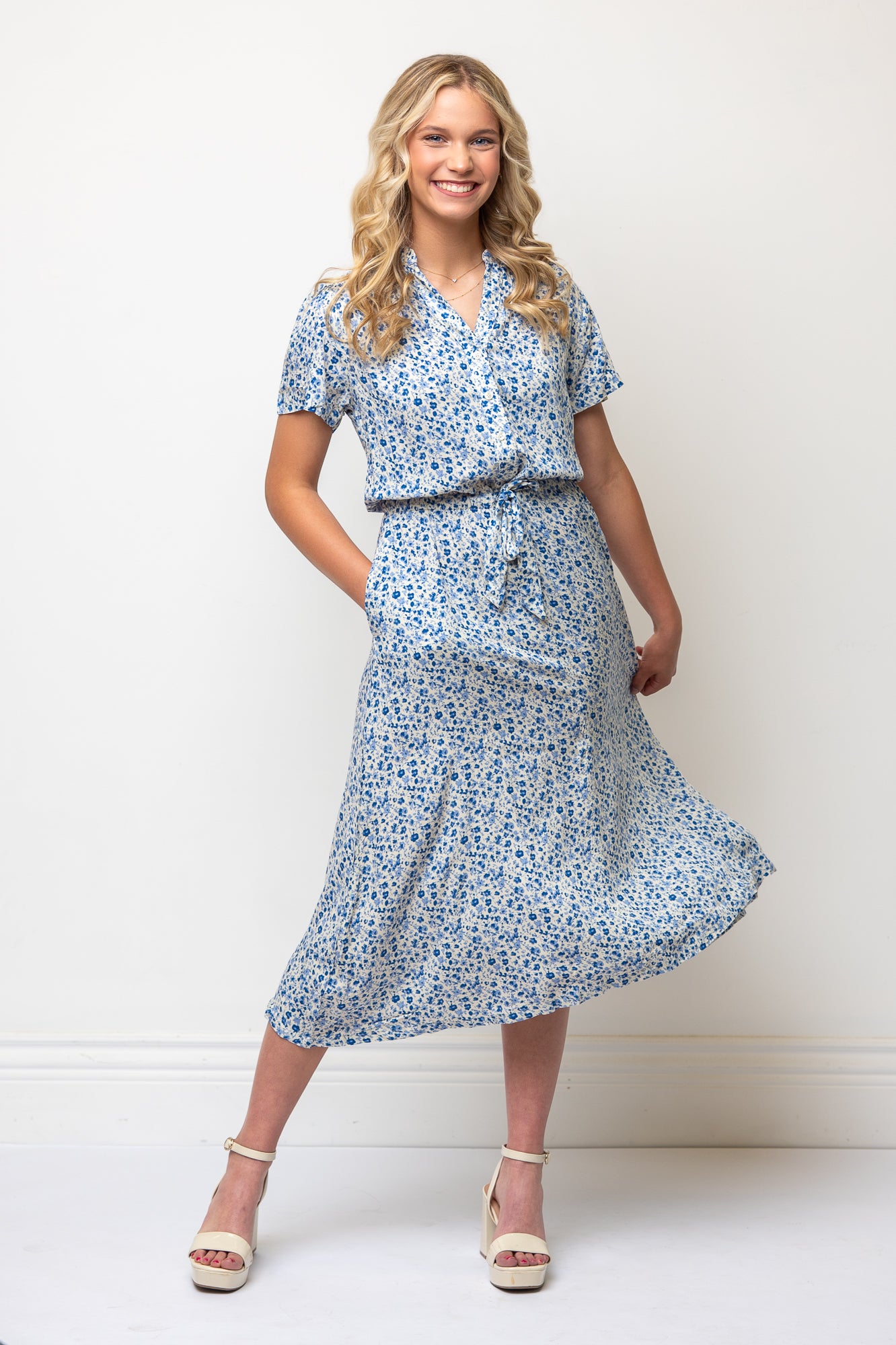 Short Sleeve Floral Midi Length Shirtdress Tie Waist- Blue/Ivory